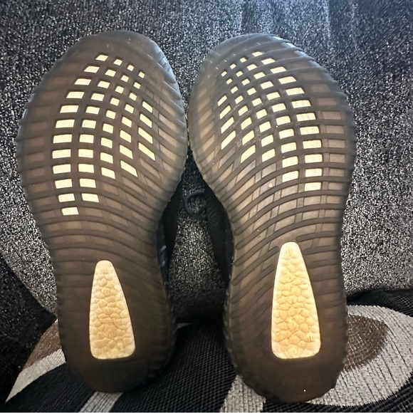 Men’s size 10 Adidas Yeezy Sneakers SPLY-350 Boost V2 Black and Red - Picture 13 of 13
